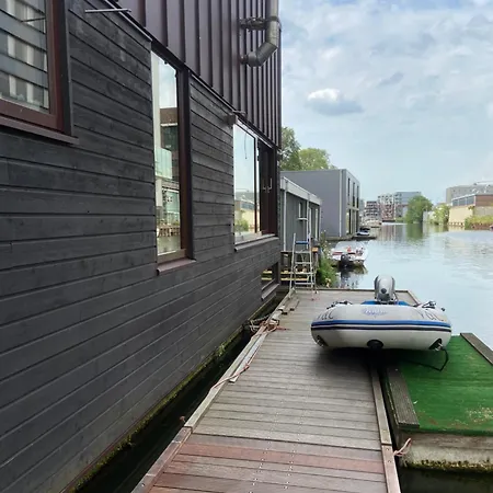 T Verkeren - Houseboat Bed & Breakfast