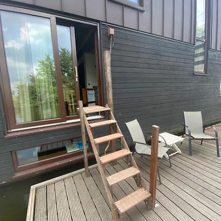 T Verkeren - Houseboat Bed & Breakfast *