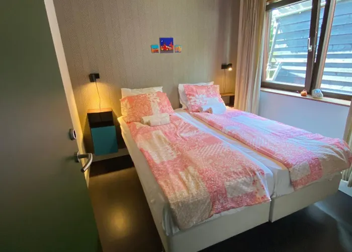 T Verkeren - Houseboat Bed and breakfast