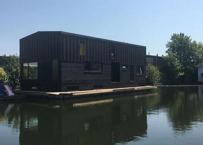 T Verkeren - Houseboat