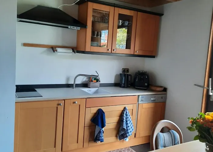 T Verkeren - Houseboat Bed and breakfast 4*