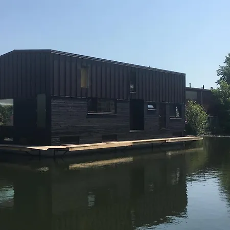 T Verkeren - Houseboat